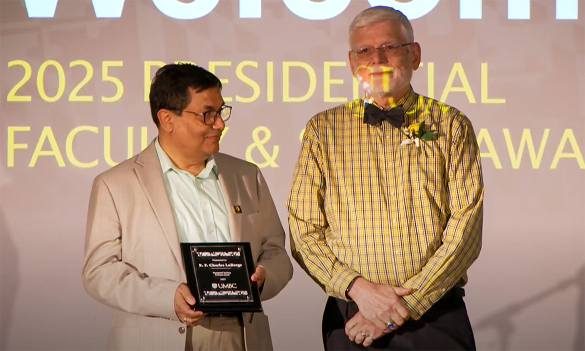 Professor LaBerge receiving UMBC Presidential Teaching Award